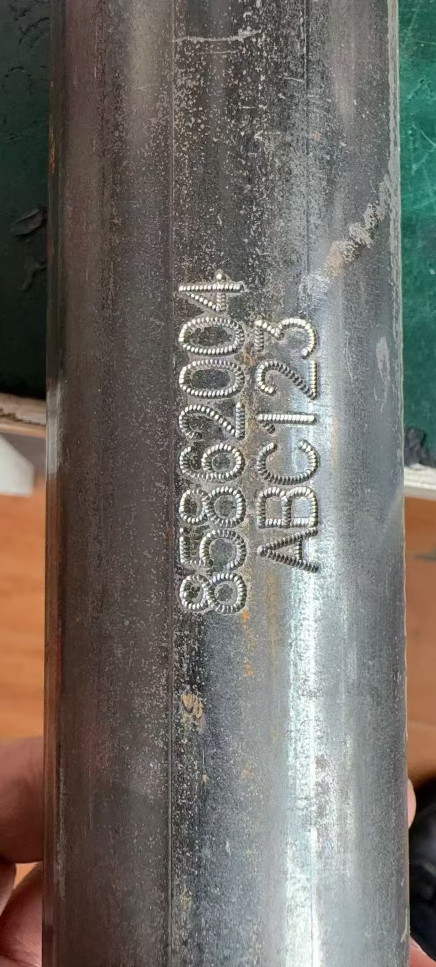 Diseinatutako marka elektrikoko makina berria.